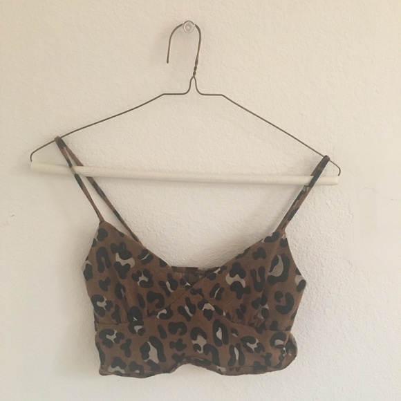 7DAYWKND Cheetah Print Crop Top - Picture 2 of 6